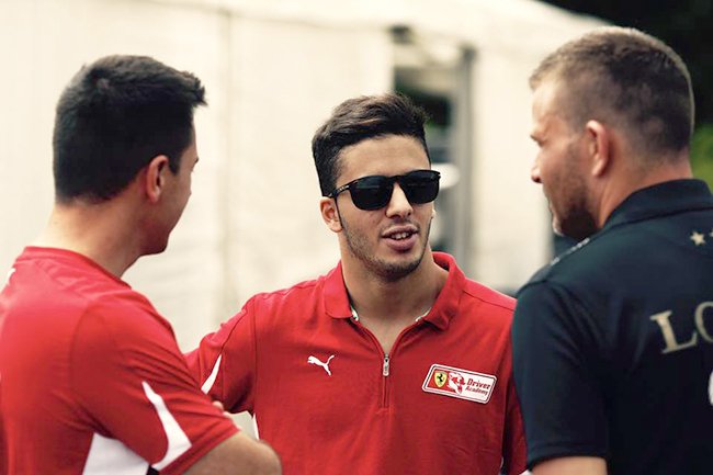 Il cosentino Fuoco debutta sulla Ferrari. Incidente nel pomeriggio