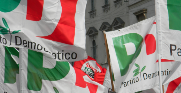 “CINQUE LUSTRI” | I circoli del Pd di Cosenza: «Il caso piazza Bilotti è inquietante»