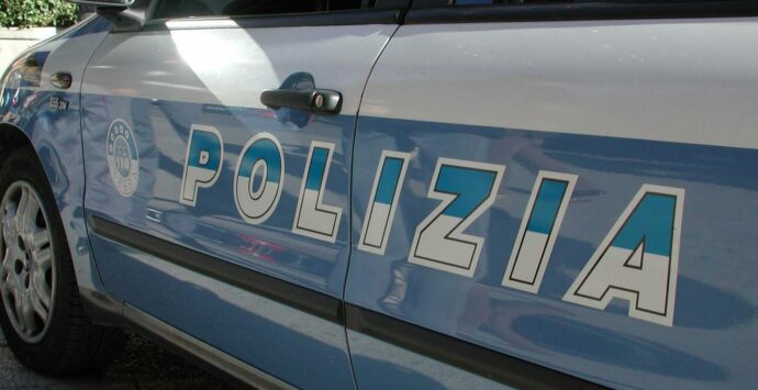 Poliziotto di Cosenza trovato in possesso di arma clandestina: arrestato