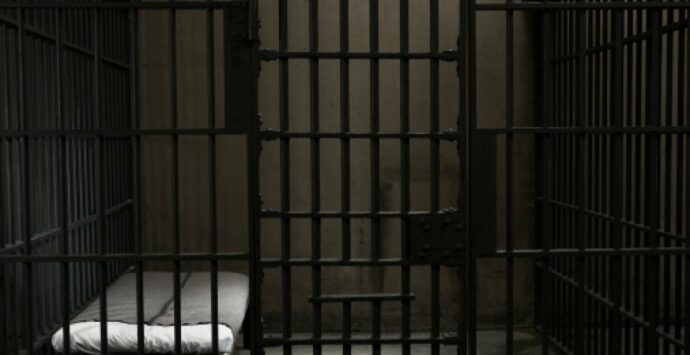Dramma nel carcere di Paola, detenuto si impicca nella sua cella
