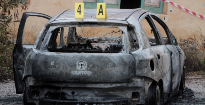 Strage di Cassano, parlano i cacciatori: «Trovammo noi l’auto bruciata»