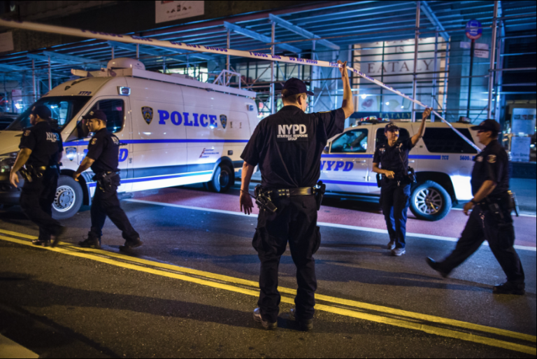 Forte esplosione a New York, 29 feriti: uno è grave. Il sindaco: «Non è terrorismo»