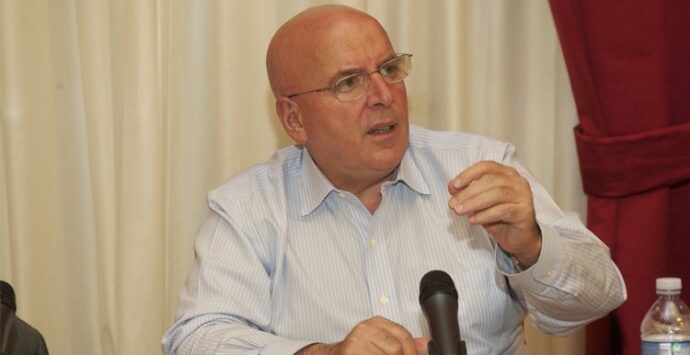 Mario Oliverio: «Situazione grave, riaprire gli ospedali chiusi»
