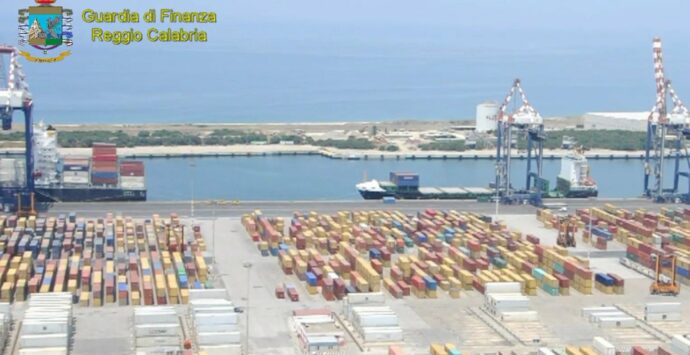 Sequestrati 308 chili di cocaina purissima nel porto di Gioia Tauro