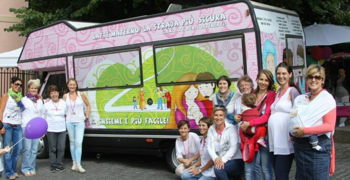 Camper rosa in Calabria, un convegno per sensibilizzare il luogo dove partorire