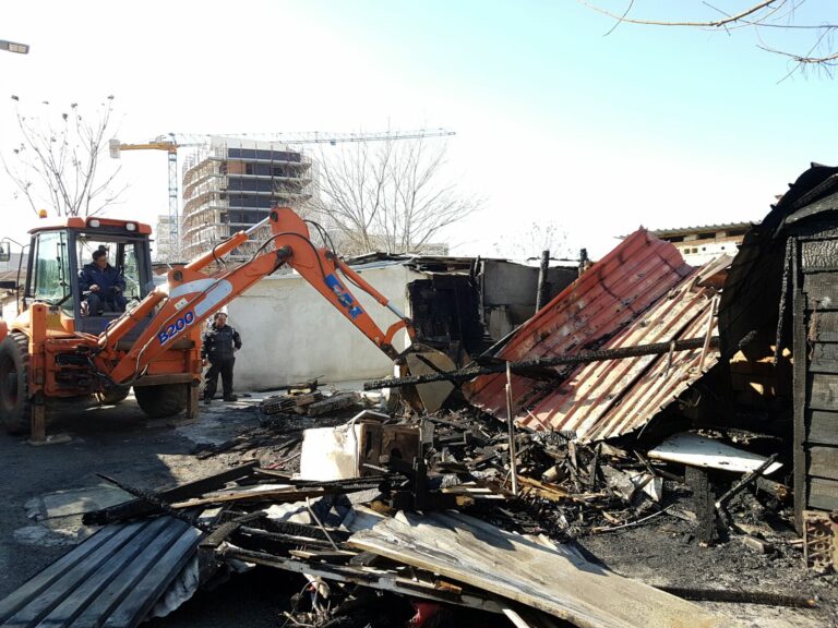 Incendio in via Reggio Calabria, il Comune cerca una sistemazione a due famiglie [FOTO]