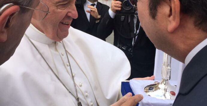 Cosenza in Vaticano, il sindaco Mario Occhiuto invita Papa Francesco: «Venga nella nostra città»