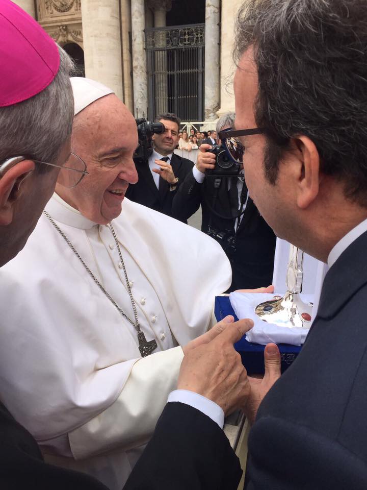 Cosenza in Vaticano, il sindaco Mario Occhiuto invita Papa Francesco: «Venga nella nostra città»