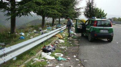 Spezzano Piccolo, abbandono di rifiuti filmati dai carabinieri Forestale [VIDEO]