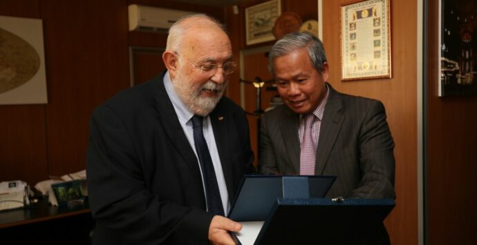 L’ambasciatore del Vietnam incontra il rettore Gino Crisci [FOTO]