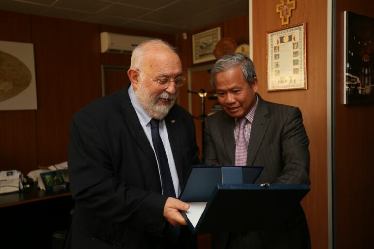 L’ambasciatore del Vietnam incontra il rettore Gino Crisci [FOTO]