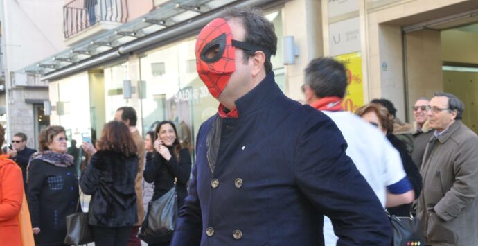 Colori, musica, maschere e allegria: grande successo per il Carneval’ART di Occhiuto [FOTOGALLERY]