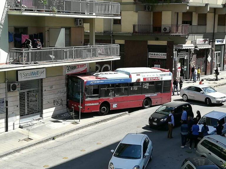 Autobus Amaco in panne, passeggeri messi in sicurezza