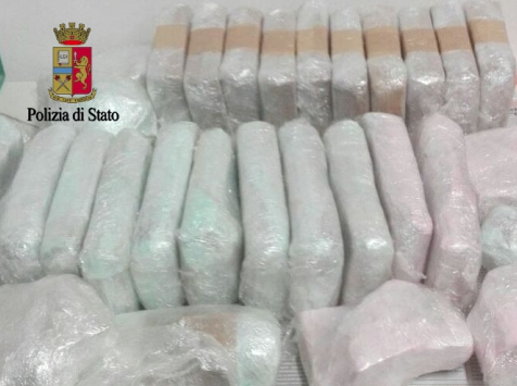 Bari, corriere della droga con 16 kg di eroina: è un cosentino l’uomo arrestato dalla polizia