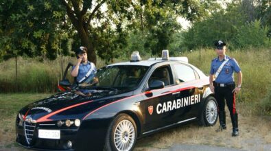 Tenta di aggredire la sua ex compagna, intervengono i carabinieri: arrestato