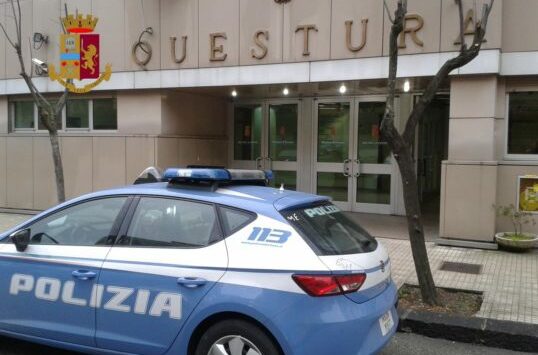 Madre coraggio denuncia piazza di spaccio a Cosenza, 7 arresti