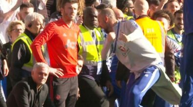 L’ex Cosenza Marco Ianni esulta in faccia a Mourinho e scoppia il caos