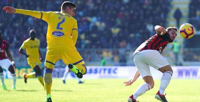 Ghiglione, super-match contro il Milan dell’esterno che piace al Cosenza