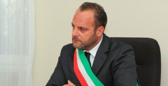 Celico sotto shock, arrestato il sindaco Antonio Falcone: ecco le accuse