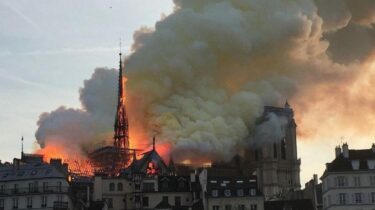 DAL MONDO | A fuoco la cattedrale di Notre-Dame a Parigi [VIDEO]