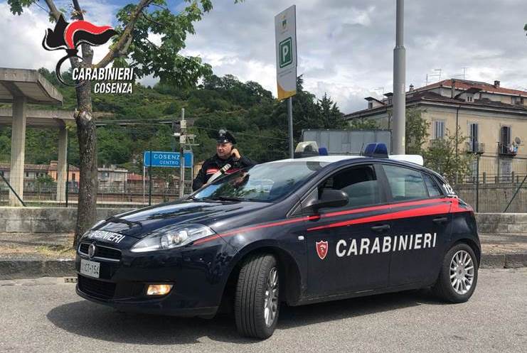 Cosenza, i carabinieri scoprono tassista abusivo: denunciato
