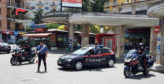 Immigrato irregolare accusato di atti sessuali con minore: fermato dai carabinieri a Cosenza