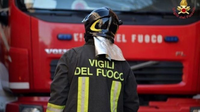 Sarno, incendio sul Monte Saretto: sabato scuole chiuse
