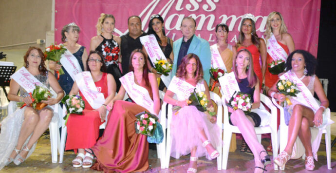 A San Giovanni in Fiore eletta "Miss Mamma Italiana": 6 cosentine sul podio