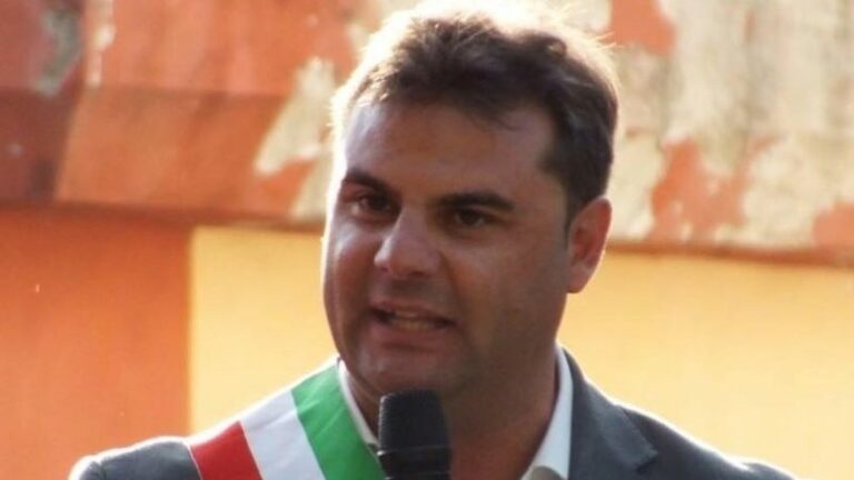 Italia Viva, il sindaco di Mendicino sceglie Matteo Renzi