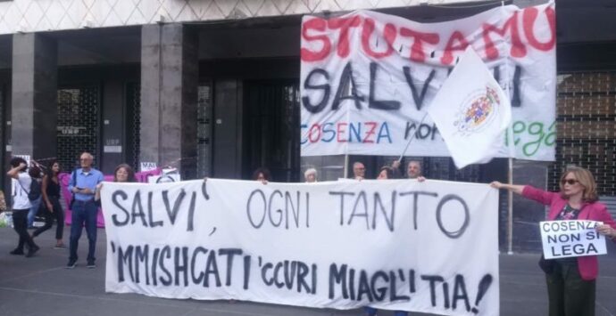 Cosenza, Matteo Salvini in città: la fotogallery del corteo pacifico