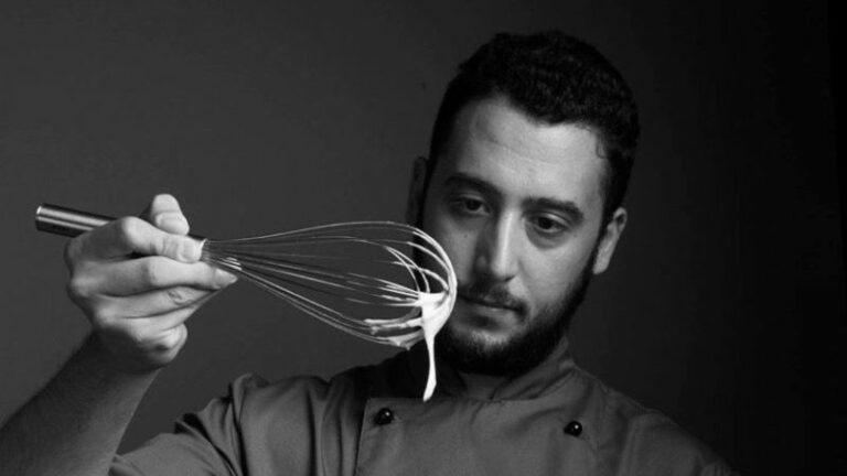Il prof di chimica e cuoco Rocco Buffone prepara un’insalata 2.0