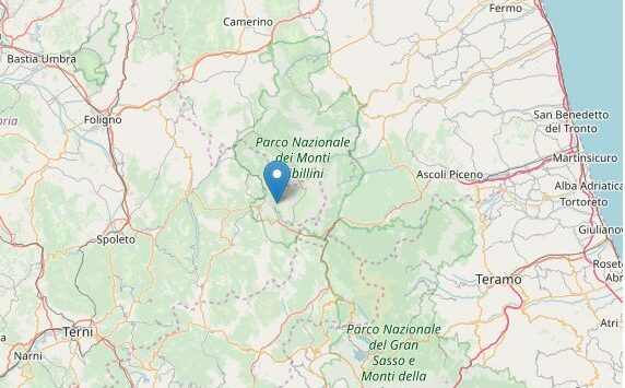 Scossa di terremoto nel centro Italia, gente in strada ad Amatrice