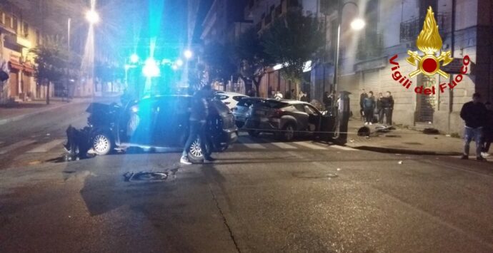 Cosenza, incidente in viale Trieste intorno a mezzanotte: ci sono feriti