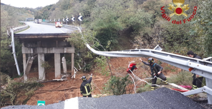 Crolla un viadotto sulla Savona-Torino, Italia flagellata dal maltempo
