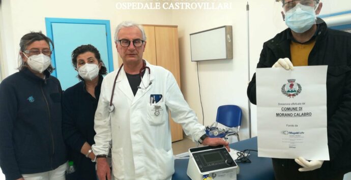 Il Comune di Morano consegna un ventilatore polmonare all’ospedale di Castrovillari