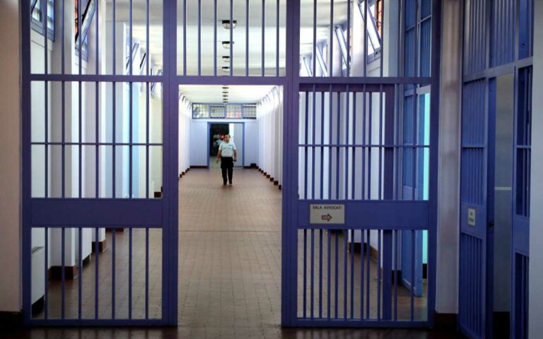 OVERTURE | Scena muta per gli indagati finiti in carcere: la situazione