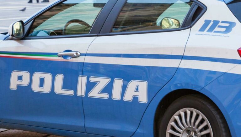 Abbigliamento rubato su corso Mazzini, arrestata una ragazza di 29 anni