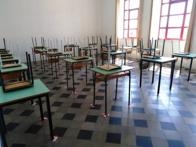 Alunni e genitori infetti a Rende, chiuse tre scuole e sospese due classi