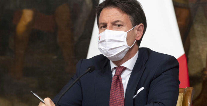 Renzi boccia il DPCM di Conte: «Follia chiudere i ristoranti alle 18»