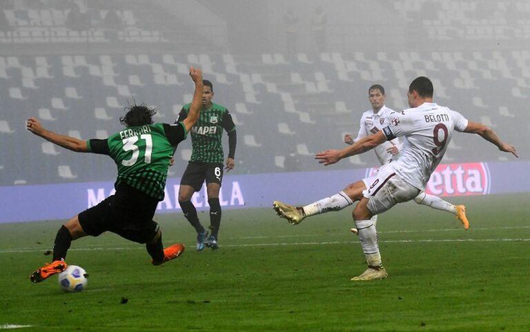 Serie A, gol e spettacolo in Sassuolo-Torino. Il Napoli vince il derby campano