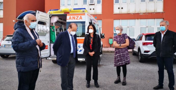 L’Asp di Cosenza consegna una nuova ambulanza all’Università della Calabria (oltre alla postazione USCA)