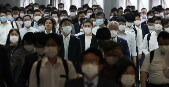 Lo scienziato Gallo: «Pandemia Sars-Cov2 non finirà in tempi brevi»