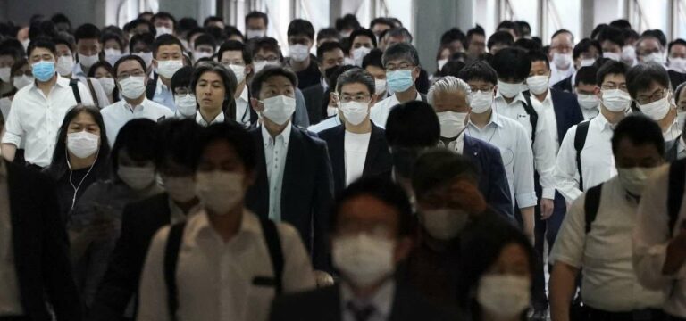 Lo scienziato Gallo: «Pandemia Sars-Cov2 non finirà in tempi brevi»