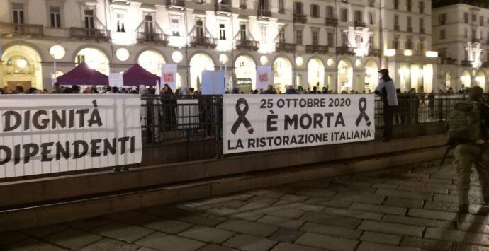 Coronavirus, proteste in diverse città italiane contro il DPCM
