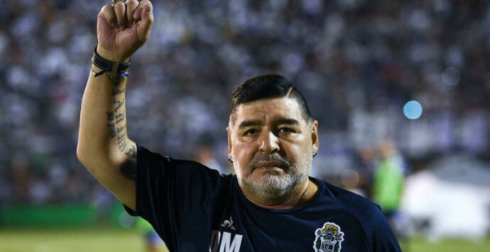 Calcio, Maradona operato con successo al cervello