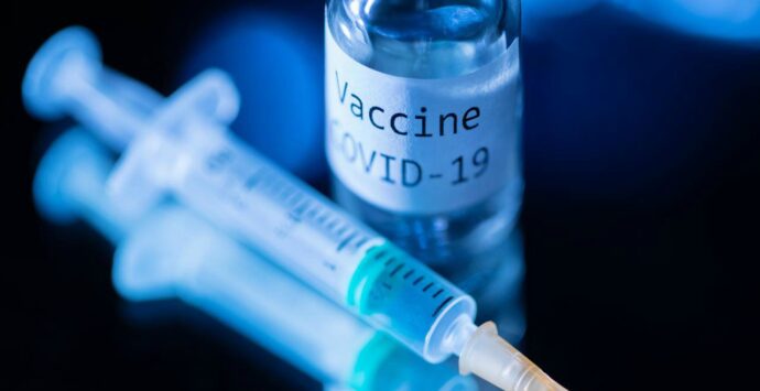 Vaccino Covid Oxford-Pomezia «efficace al 90%»: ecco i dettagli