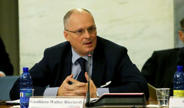 Piano vaccini, Ricciardi: “Serve commissario h24, Bertolaso giusto”