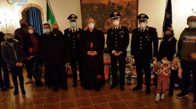 I carabinieri di Cosenza donano generi alimentari alle famiglie in crisi economica
