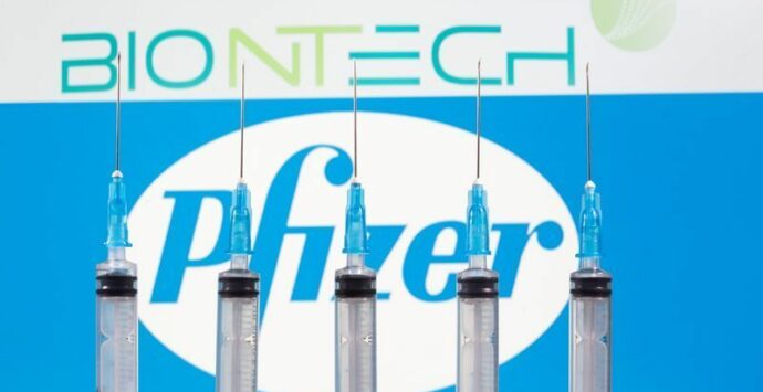 Vaccino Pfizer, BioNTech: «Probabile protezione contro variante Covid»