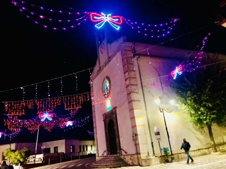 Luci di Natale, la scelta di Santa Sofia d’Epiro